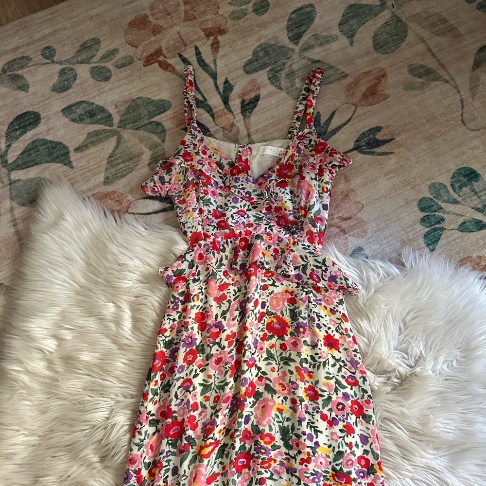 ASTR Wildflower Midi Dress In Red Floral - Picture 7 of 9
